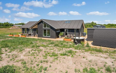 Måns - 500M to the Fjord: Cottage, Garden, Siding, Garden Buildings, Shade, Yard, Backyard, Lawn, Farmhouse, Landscaping