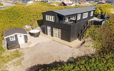 Ayu - 100M from the Sea: Cottage, Shed, Hut, Farmhouse, Prairie, Shack, Barn, Log Cabin, Garden Buildings