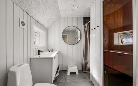 Giesela - 975M from the Sea: Wood, Plumbing Fixture, Flooring, Floor, Sink, Ceiling, Interior Design, Tap, Bathroom, Light Fixture