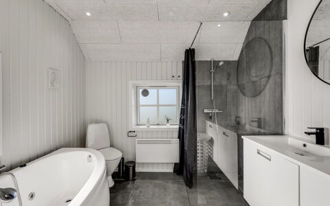 Giesela - 975M from the Sea: Plumbing Fixture, Bathroom, Flooring, Floor, Sink, Ceiling, Tap, Interior Design, Plumbing, Bathroom Sink