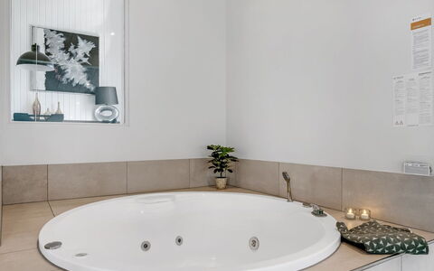 Saku - 495M to the Fjord: Plumbing Fixture, Interior Design, Bathroom, Bathtub, Flooring, Floor, Ceiling, Plumbing, Tap, Room