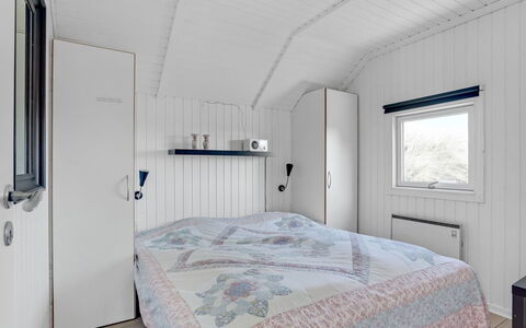 Saku - 495M to the Fjord: Wood, Bedroom, Ceiling, Home, Bed, Floor, Bed Sheet, Bedding, Bed Frame, Hardwood
