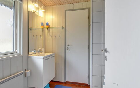 Thurgot - 720M to the Fjord: Wall, Flooring, Plumbing Fixture, Wood, Floor, Interior Design, Sink, Bathroom, Bathroom Sink, Plumbing