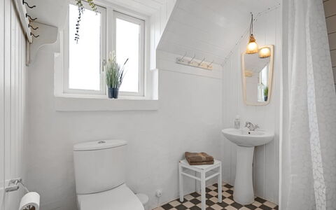 Annielle - from the Sea: Bathroom, Plumbing Fixture, Wall, Flooring, Floor, Toilet, Toilet Seat, White, Interior Design, Sink
