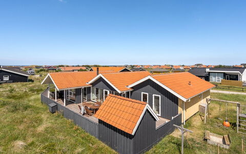 Milena - 600M from the Sea: Cottage, Shed, Hut, Farmhouse, Prairie, Shack, Barn, Log Cabin, Garden Buildings