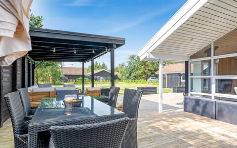 Ansfried - 900M from the Sea: Cottage, Shed, Hut, Farmhouse, Prairie, Shack, Barn, Log Cabin, Garden Buildings