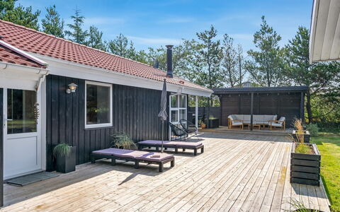 Ansfried - 900M from the Sea: Cottage, Shed, Hut, Farmhouse, Prairie, Shack, Barn, Log Cabin, Garden Buildings