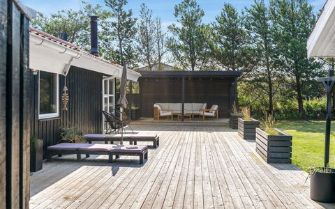 Ansfried - 900M from the Sea: Cottage, Shed, Hut, Farmhouse, Prairie, Shack, Barn, Log Cabin, Garden Buildings