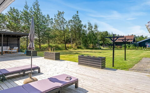 Ansfried - 900M from the Sea: Cottage, Shed, Hut, Farmhouse, Prairie, Shack, Barn, Log Cabin, Garden Buildings