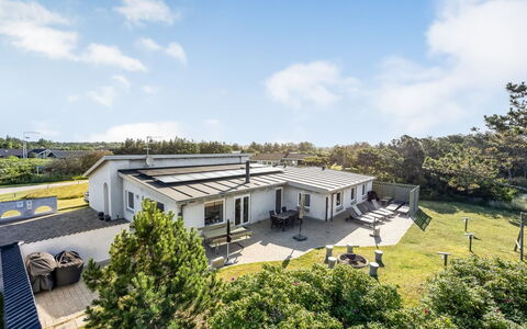 Lenni - 700M from the Sea: Wood, Home, Porch, Deck, Hardwood, Roof, Wood Stain, Wood Flooring, Eco Hotel