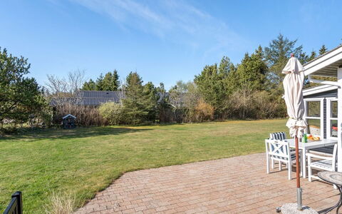 Ingebritt - 1.5Km from the Sea: Sky, Shrub, Landscape, Land Lot, Garden, Shade, Landscaping, Lawn, Estate