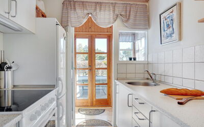 Ingebritt - 1.5Km from the Sea