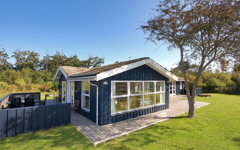 Tomke - 1.7Km from the Sea: Roof, Home, Door, Cottage, Shade, Siding, Yard, Estate, Backyard