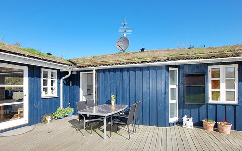 Tomke - 1.7Km from the Sea: Roof, Home, Door, Cottage, Shade, Siding, Yard, Estate, Backyard