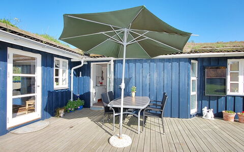 Tomke - 1.7Km from the Sea: Roof, Home, Door, Cottage, Shade, Siding, Yard, Estate, Backyard