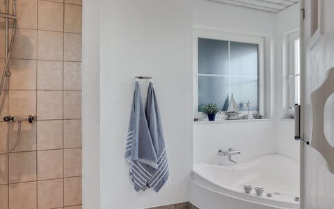 Maren - 150M from the Sea: Bathroom, Interior Design, Flooring, Plumbing Fixture, Wall, Floor, Bathtub, Ceiling, Room, Plumbing