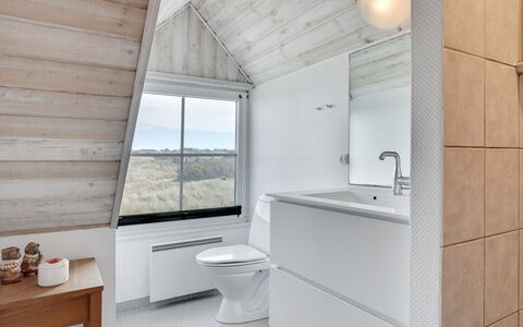 Maren - 150M from the Sea: Wood, Flooring, Ceiling, Floor, Interior Design, Plumbing Fixture, Room, Daylighting, Bathroom, Attic