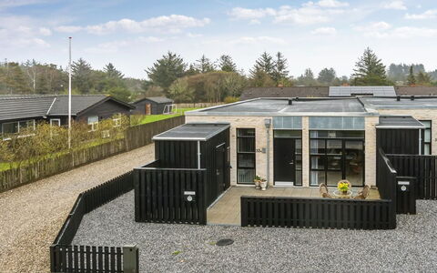 Klaudius - 2Km from the Sea: Home, Concrete, Design, Courtyard, Daylighting, Siding