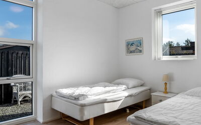 Klaudius - 2Km from the Sea