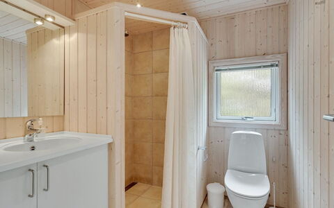 Anneke - 2Km from the Sea: Flooring, Floor, Wood, Plumbing Fixture, Interior Design, Ceiling, Bathroom, Sink, Room, Bathroom Sink
