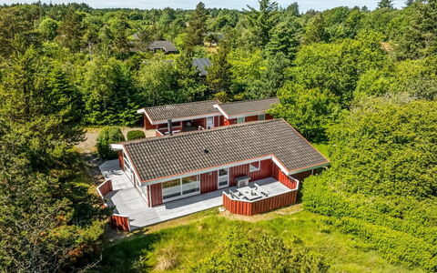 Anneke - 2Km from the Sea: Architecture, Roof, Home, Composite Material, Daylighting, Siding, Driveway