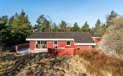 Anneke - 2Km from the Sea