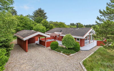 Anneke - 2Km from the Sea