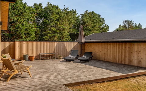 Kadife - 750M from the Sea: Wood, Wood Flooring, Hardwood, Deck, Composite Material, Plank, Wood Stain, Backyard, Shade, Garden