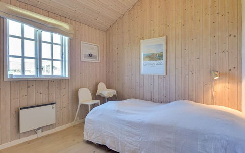 Dorethea - 300M from the Sea: Wood, Floor, Bedroom, Flooring, Ceiling, Bed, Home, Wood Flooring, Bed Sheet, Bedding