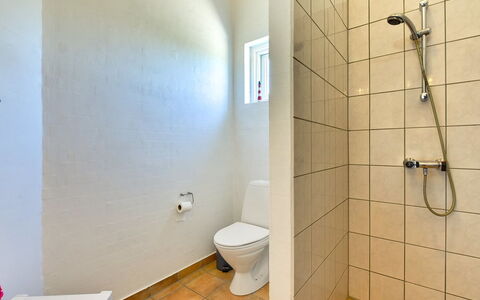 Dorethea - 300M from the Sea: Flooring, Wall, Toilet Seat, Floor, Bathroom, Plumbing Fixture, Toilet, Plumbing, Shower, Tile