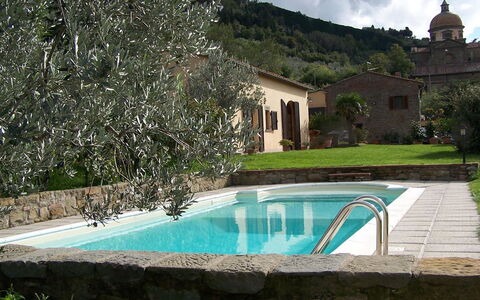 Orangerie Degli Ulivi: Water, Plant, Property, Building, Cloud, Azure, Swimming Pool, Window, Architecture, Body Of Water