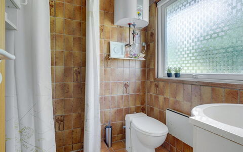 Elva - 150M from the Sea: Bathroom, Toilet Seat, Plumbing Fixture, Wall, Toilet, Flooring, Floor, Interior Design, Plumbing, Tap