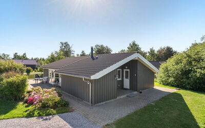 Karoliina - 900M from the Sea