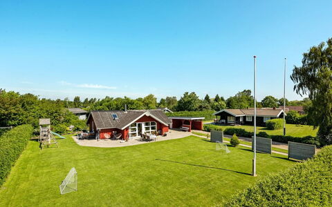 Thorgot - 400M from the Sea: Shrub, Urban Design, Groundcover, Brick, Apartment, Estate, Brickwork, Balcony, Landscaping