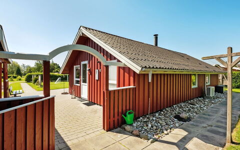 Thorgot - 400M from the Sea: Shrub, Urban Design, Groundcover, Brick, Apartment, Estate, Brickwork, Balcony, Landscaping