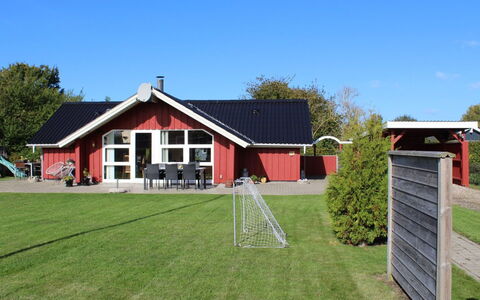 Thorgot - 400M from the Sea: Shrub, Urban Design, Groundcover, Brick, Apartment, Estate, Brickwork, Balcony, Landscaping