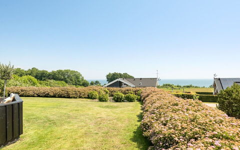 Fridtjof - 100M from the Sea: Sky, Shrub, Plant Community, Groundcover, Garden, Hedge, Landscaping, Plantation
