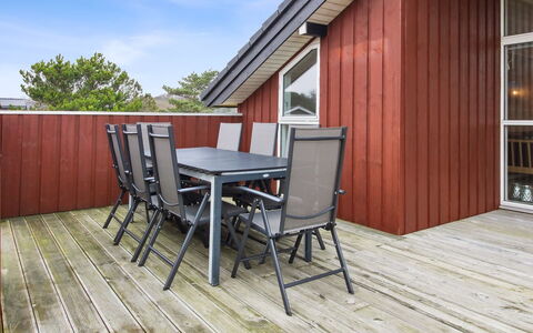 Tiane - 800M from the Sea: Cottage, Shed, Hut, Farmhouse, Prairie, Shack, Barn, Log Cabin, Garden Buildings