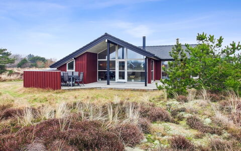 Tiane - 800M from the Sea: Cottage, Shed, Hut, Farmhouse, Prairie, Shack, Barn, Log Cabin, Garden Buildings