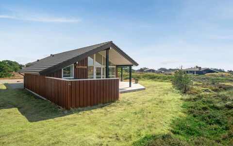 Tiane - 800M from the Sea: Cottage, Shed, Hut, Farmhouse, Prairie, Shack, Barn, Log Cabin, Garden Buildings