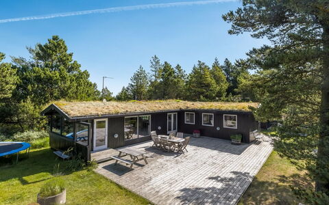 Elin - 3Km from the Sea: Roof, Land Lot, Cottage, Home, Rural Area, Shed, Siding, Garden Buildings, Log Cabin, Hut