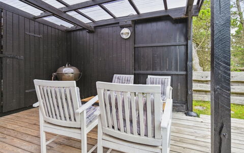 Elin - 3Km from the Sea: Roof, Land Lot, Cottage, Home, Rural Area, Shed, Siding, Garden Buildings, Log Cabin, Hut