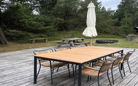 Elin - 3Km from the Sea: Roof, Land Lot, Cottage, Home, Rural Area, Shed, Siding, Garden Buildings, Log Cabin, Hut