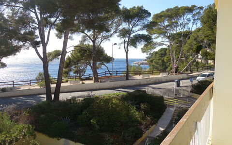 La Calanque D'Or: Property, Real Estate, Tree, Sky, House, Home, Resort, Architecture, Vacation, Building