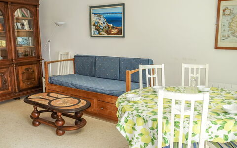 La Calanque D'Or: Furniture, Room, Property, Interior Design, Floor, Table, Bedroom, House, Yellow, Chair