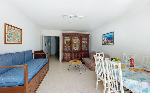 La Calanque D'Or: Furniture, Flooring, Interior Design, Floor, Ceiling, Couch, Apartment, Room, Table, Living Room