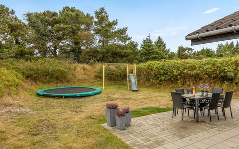 Gillis - 900M from the Sea: Grass, Land Lot, Garden, Lawn, Shade, Landscaping, Backyard, Meadow, Yard, Park