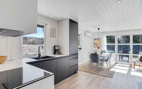 Gillis - 900M from the Sea: Flooring, Interior Design, Kitchen, Wood Flooring, Floor, Wood, Ceiling, Countertop, Furniture, Cabinetry