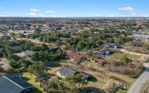 Gillis - 900M from the Sea: Residential Area, Bird'S-Eye View, Neighbourhood, Aerial Photography, Landscape, Suburb, Land Lot, Plain, Roof, Human Settlement