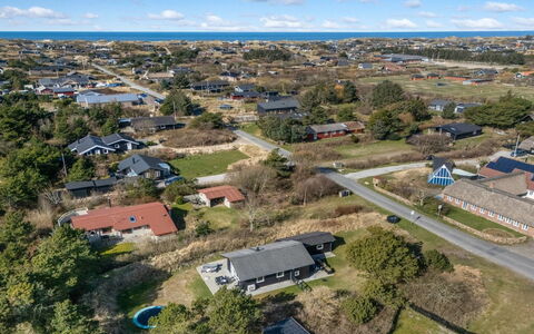 Gillis - 900M from the Sea: Residential Area, Landscape, Neighbourhood, Roof, Bird'S-Eye View, Suburb, Aerial Photography, Land Lot, Plain, Human Settlement